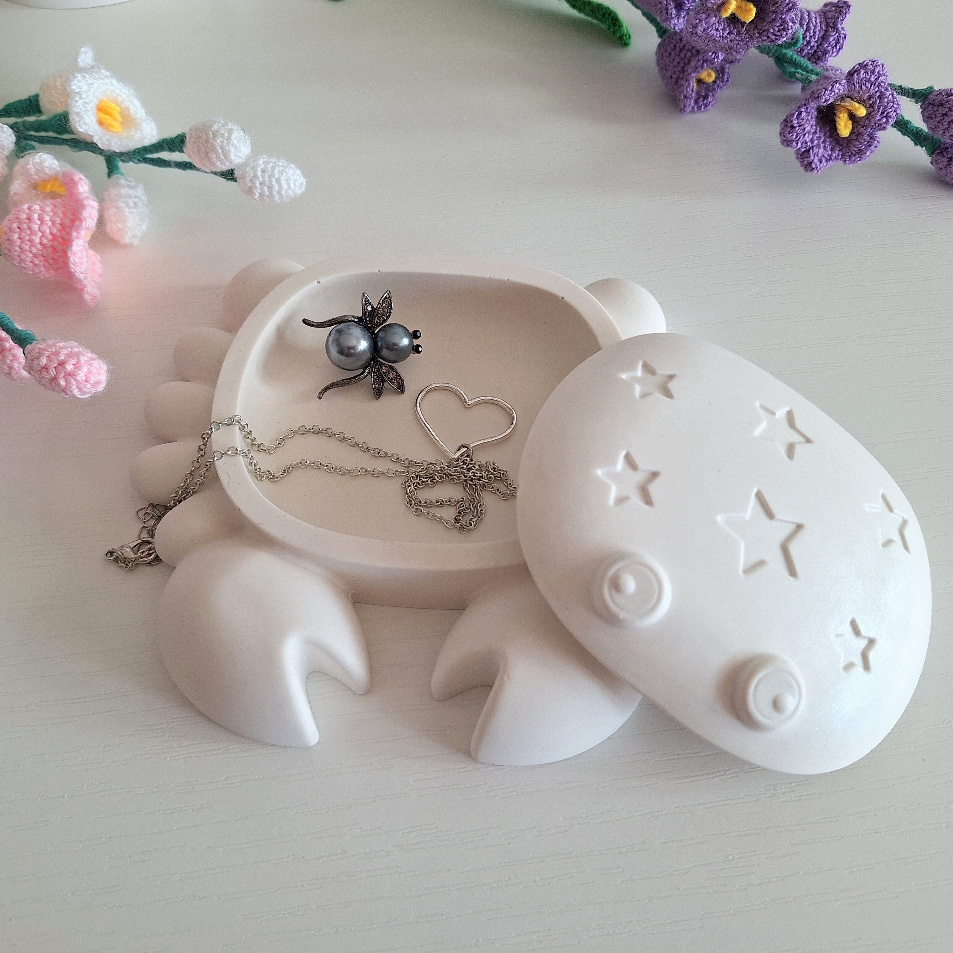 Cutie  handmade decorativă sau pentru bijuterii "Crăbușor"