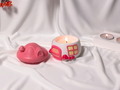 Lumanare parfumata soia Casuta Ciuperca Fairy Cottage roz aprinsa cu capac