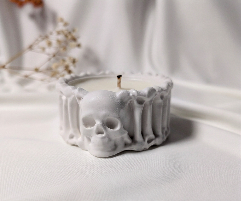 Lumanare gotica handmade de Halloween din ceara naturala soia Sacred Bones Melamar