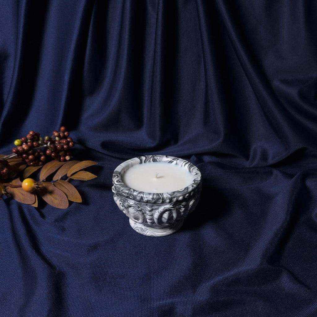 Lumanare decorativa parfumata artizanala Elegance din ceara naturala de soia cupa alba marmorata