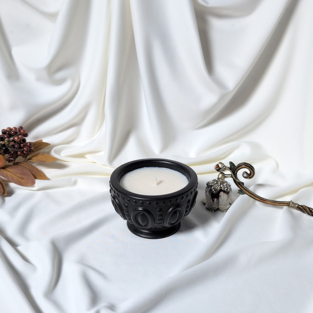 Lumanare parfumata Elegance ceara soia in cupa neagra Jesmonite handmade