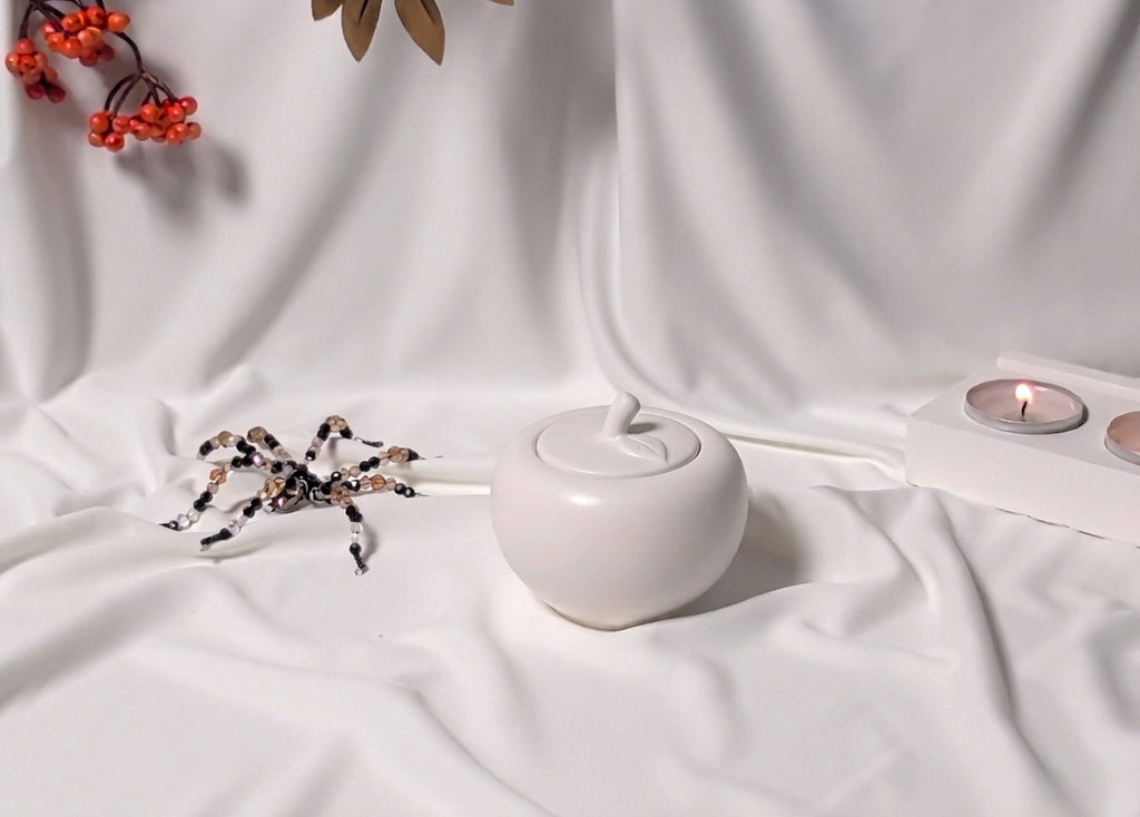 Lumanare soia cu capac in forma de mar The Enchanted Apple Melamar
