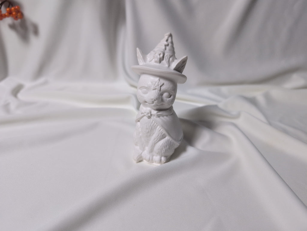 Statueta pisica vrajitoare Mystic Spellcat din marmura lichida alba decor Halloween