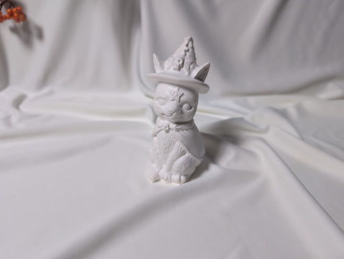 Statueta pisica vrajitoare Mystic Spellcat din marmura lichida alba decor Halloween