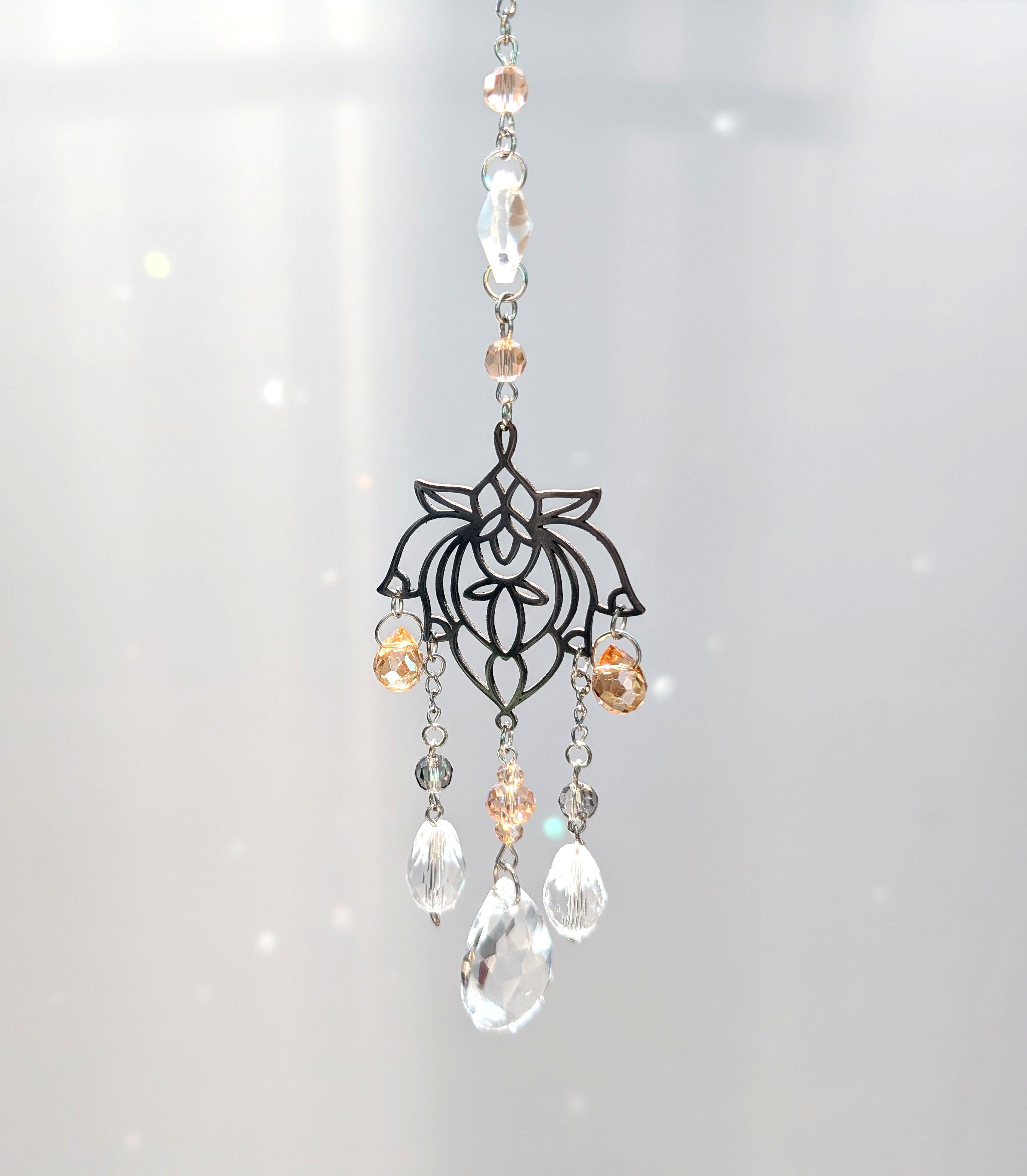 Suncatcher (Capcană de Soare) "Floare de Lotus" - din mărgele de sticlă