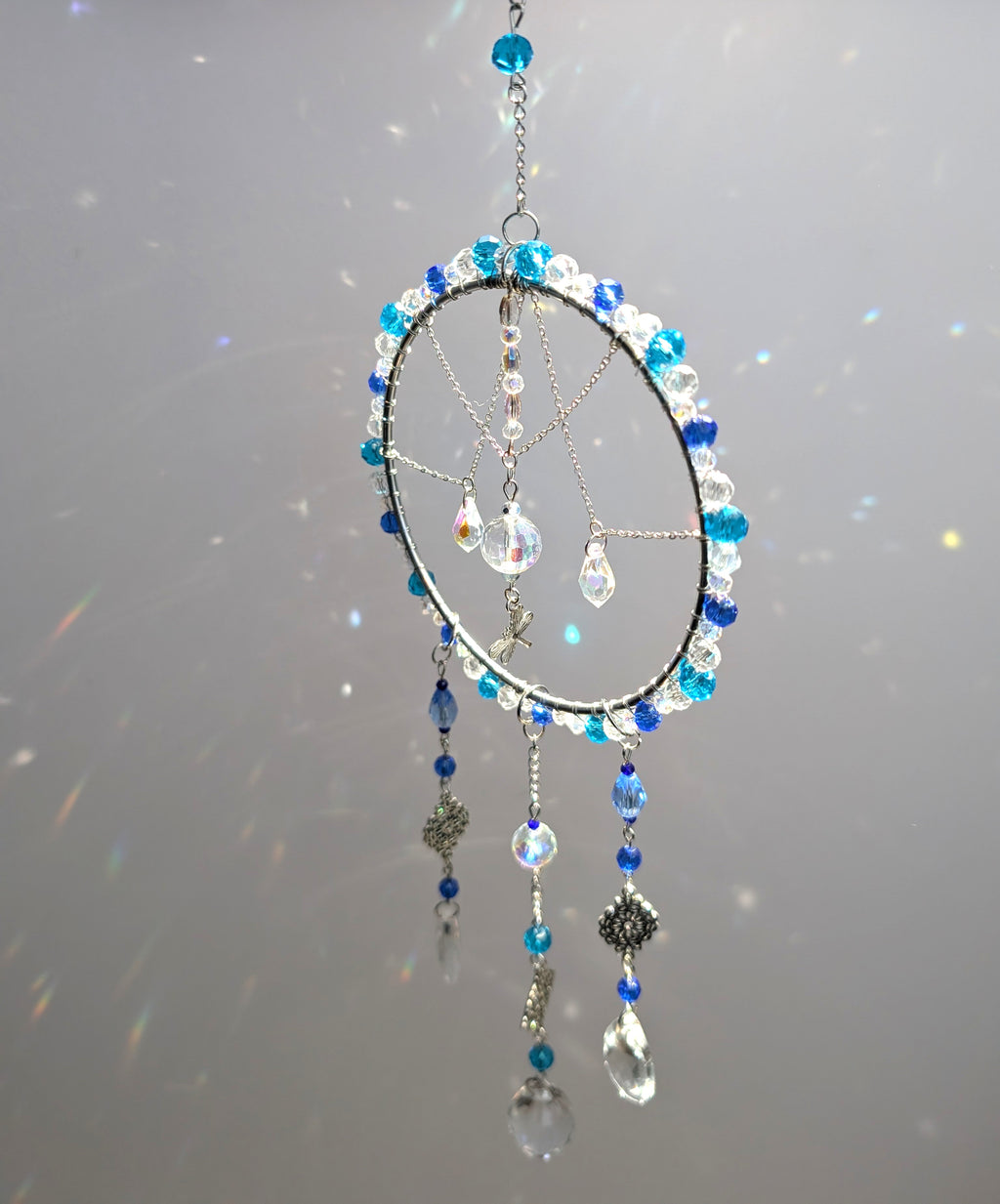 Suncatcher (Capcană de Soare) "Picătura spiridușilor" - din mărgele de sticlă