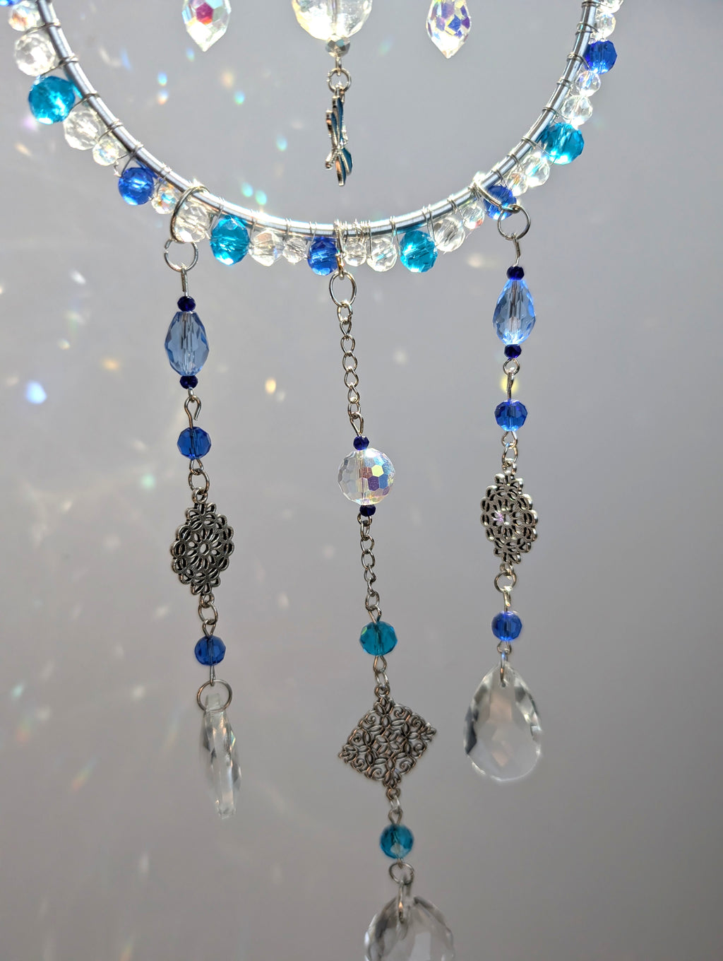 Suncatcher (Capcană de Soare) "Picătura spiridușilor" - din mărgele de sticlă