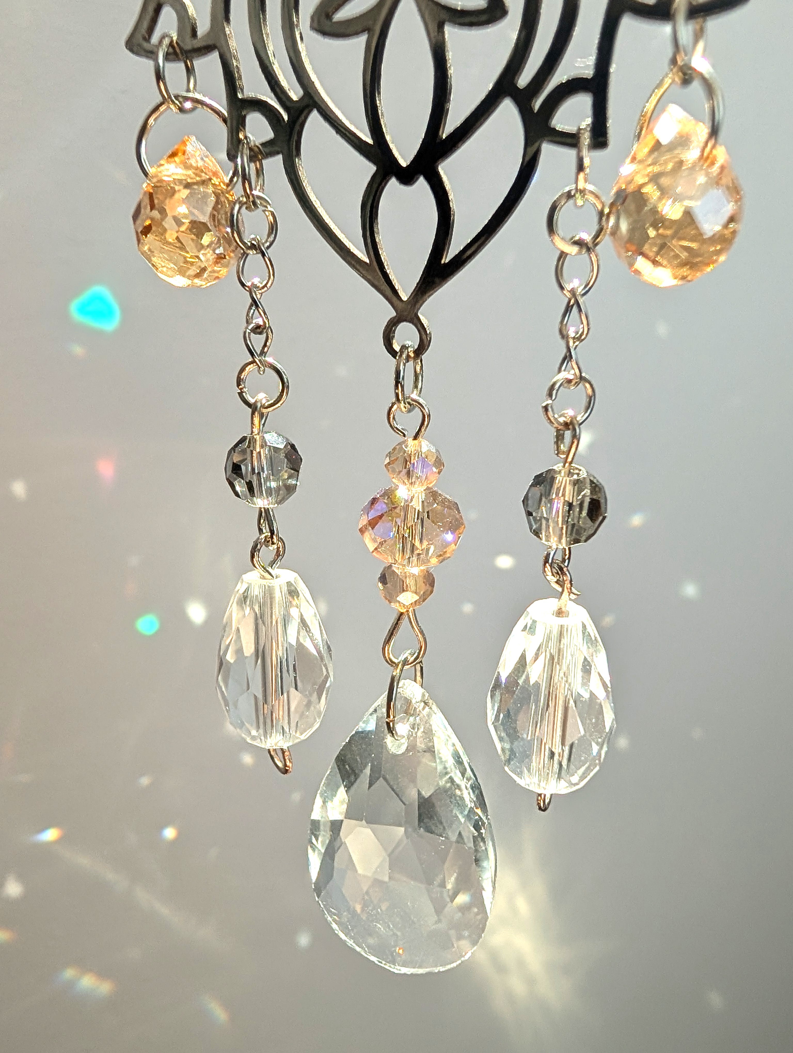 Suncatcher (Capcană de Soare) "Floare de Lotus" - din mărgele de sticlă