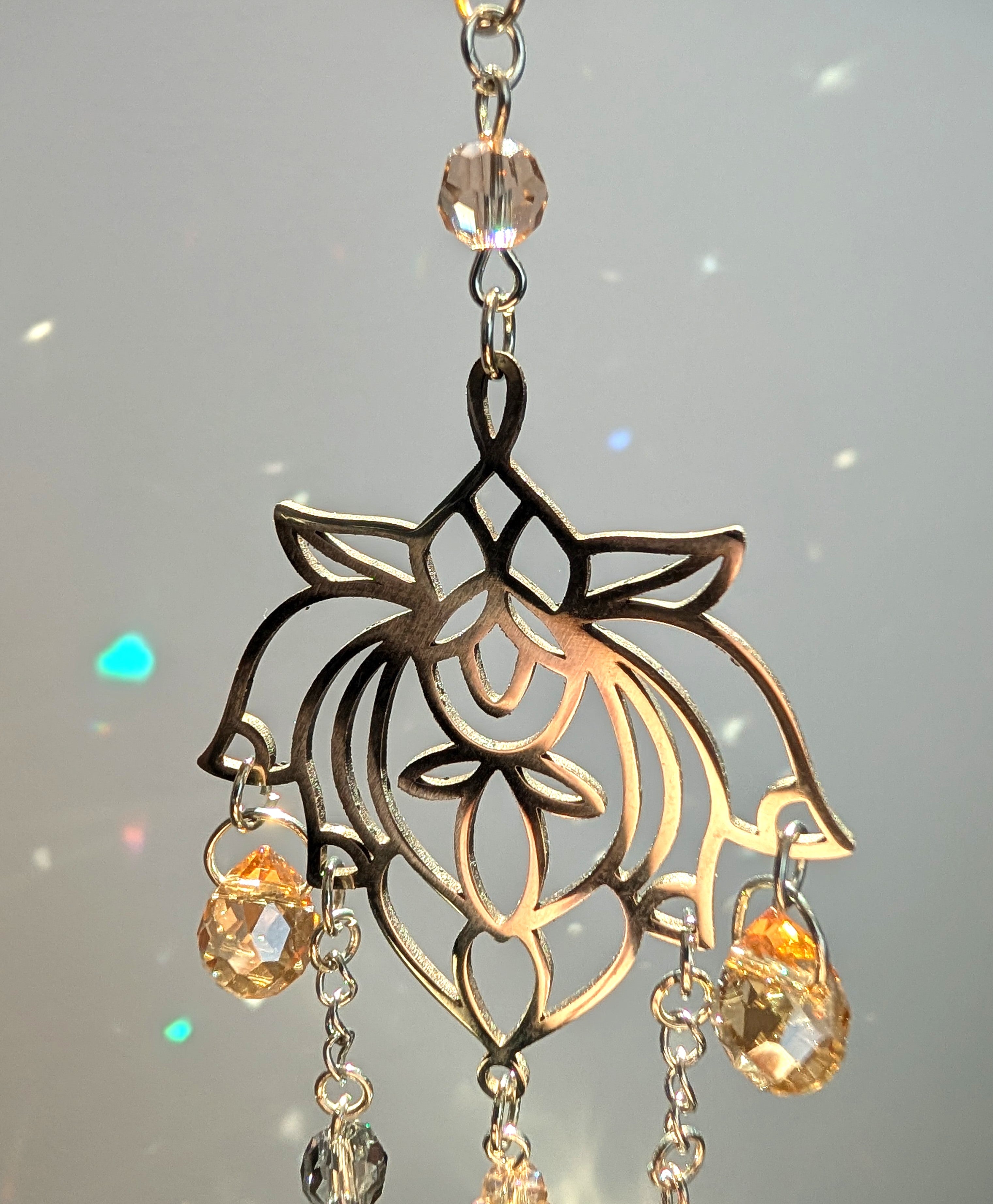 Suncatcher (Capcană de Soare) "Floare de Lotus" - din mărgele de sticlă