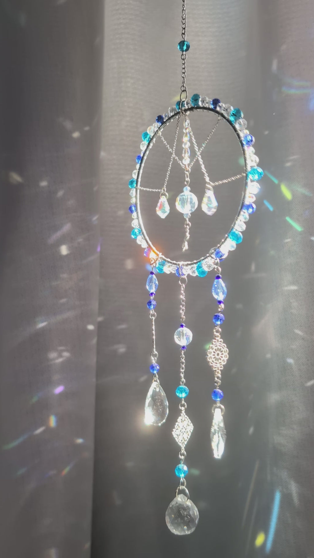Suncatcher (Capcană de Soare) "Picătura spiridușilor" - din mărgele de sticlă